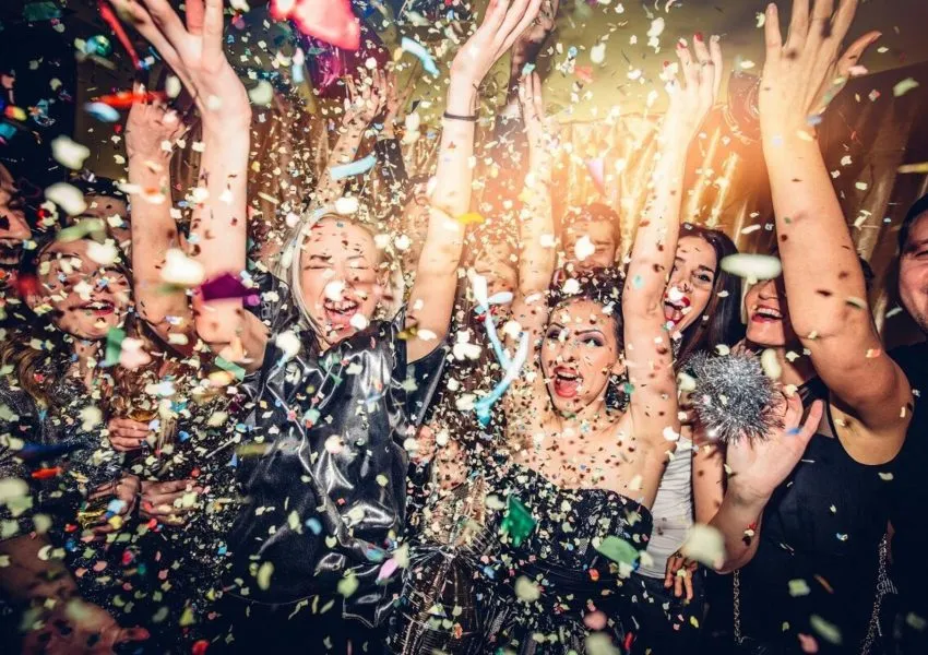 New Year’s Eve 2026 in Istanbul: Bosphorus Dinner Cruise Guide (Fireworks, Dinner, Shows & Countdown)