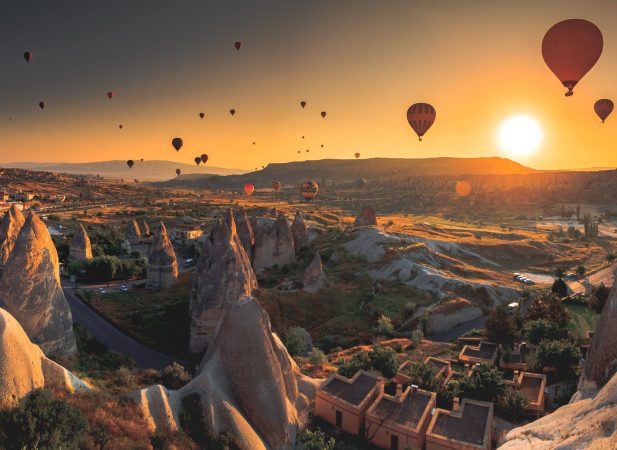 Twilight cappadocia balloon liftoff