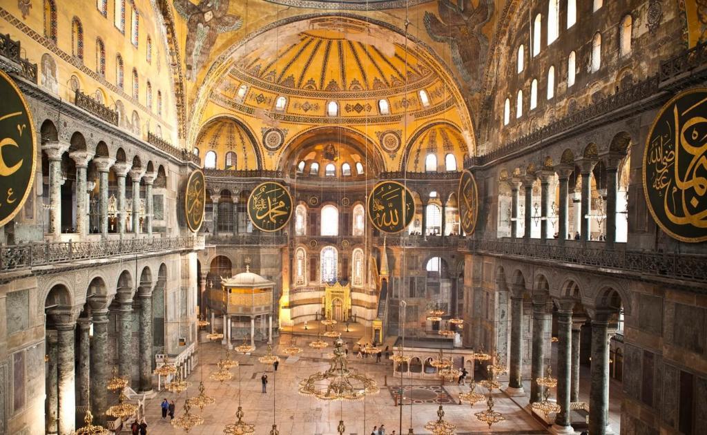 Hagia Sophia Museum - Sultanahmet / Istanbul