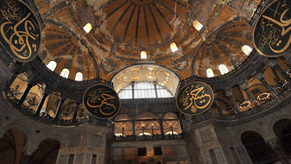 Hagia Sophia Museum - Sultanahmet / Istanbul