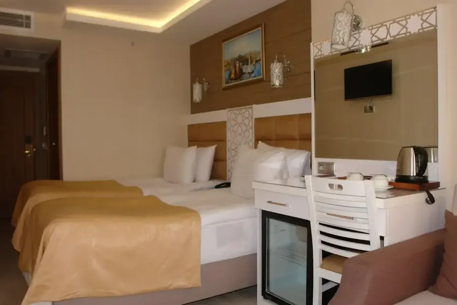 River Hotel