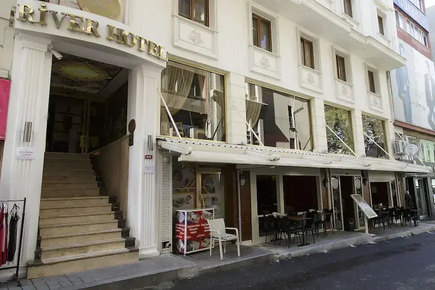 River Hotel
