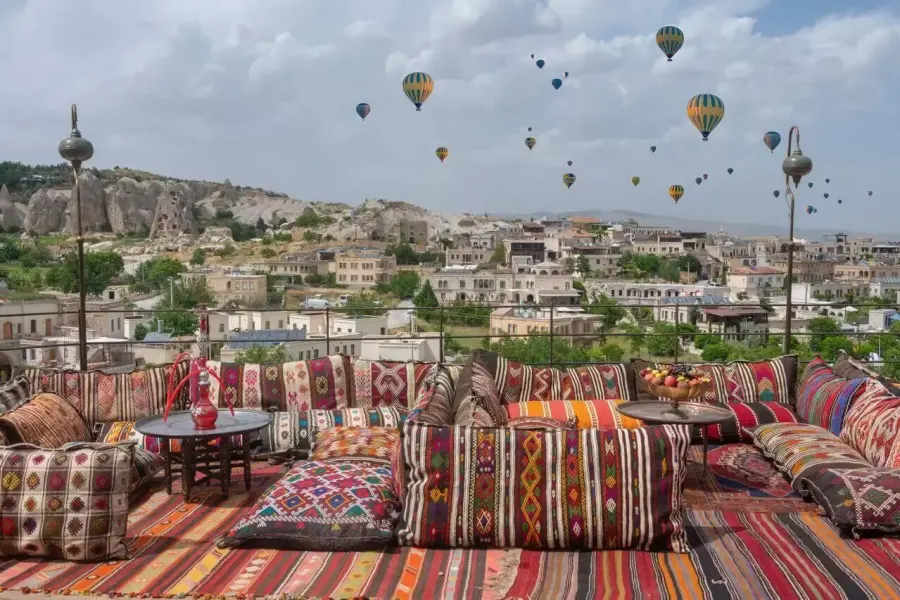 Hera Cave Suites