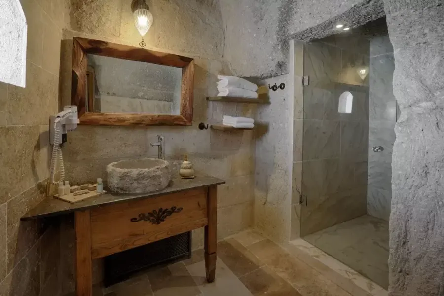 Hera Cave Suites