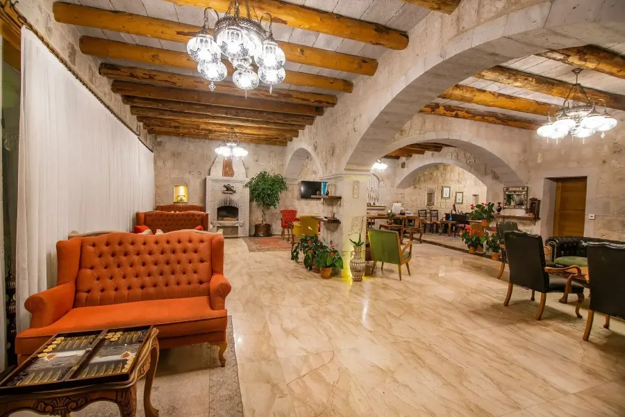 Hera Cave Suites