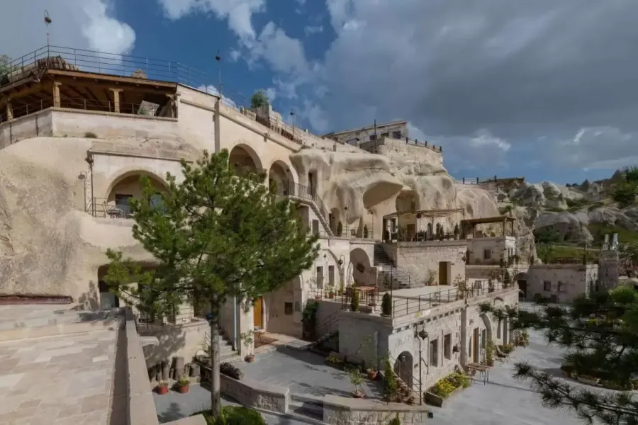 Hera Cave Suites