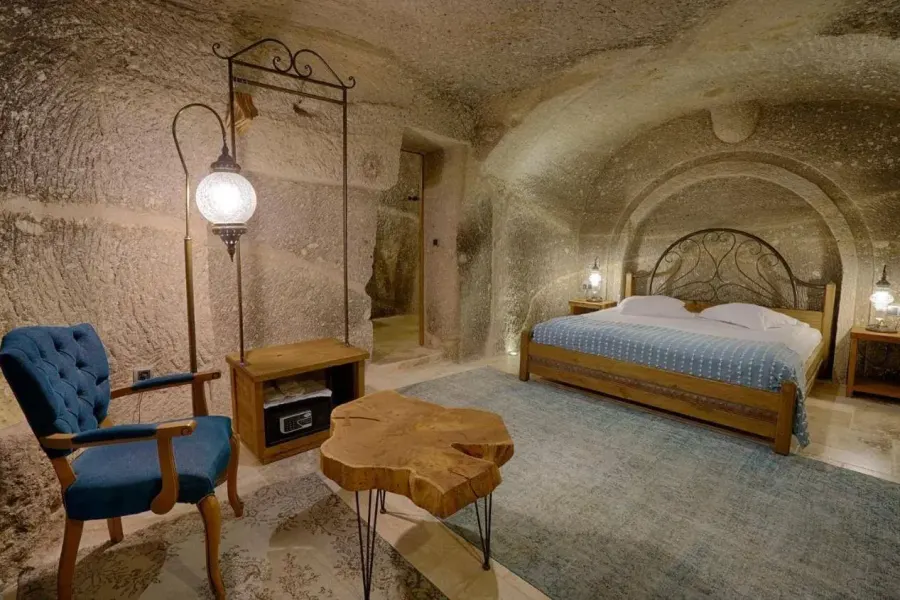Hera Cave Suites