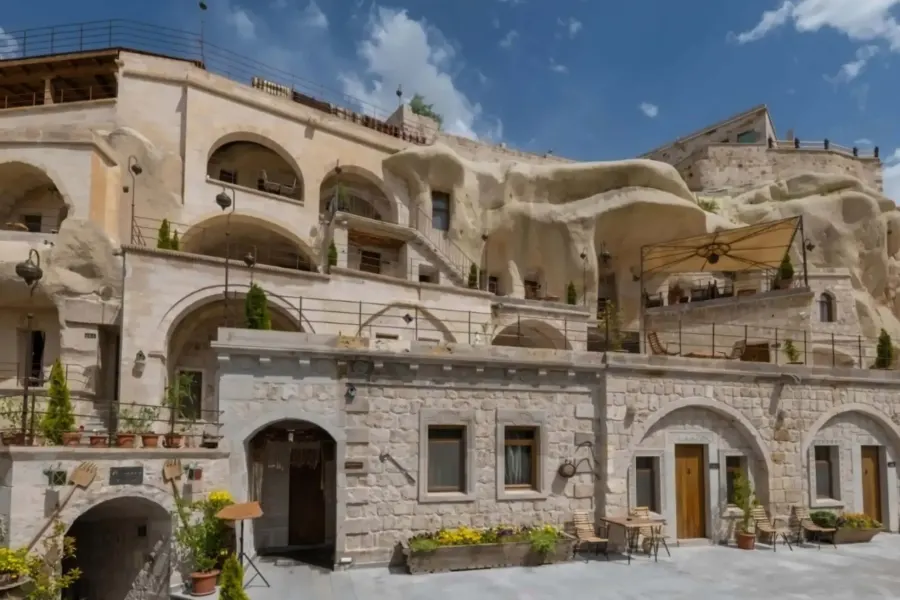 Hera Cave Suites