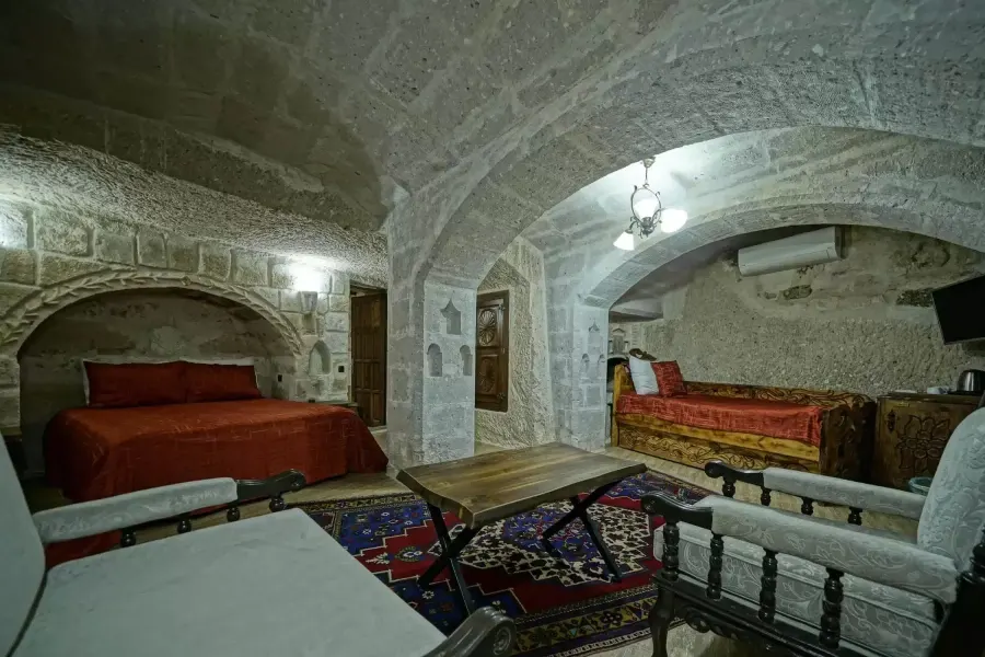 Holiday Cave Hotel