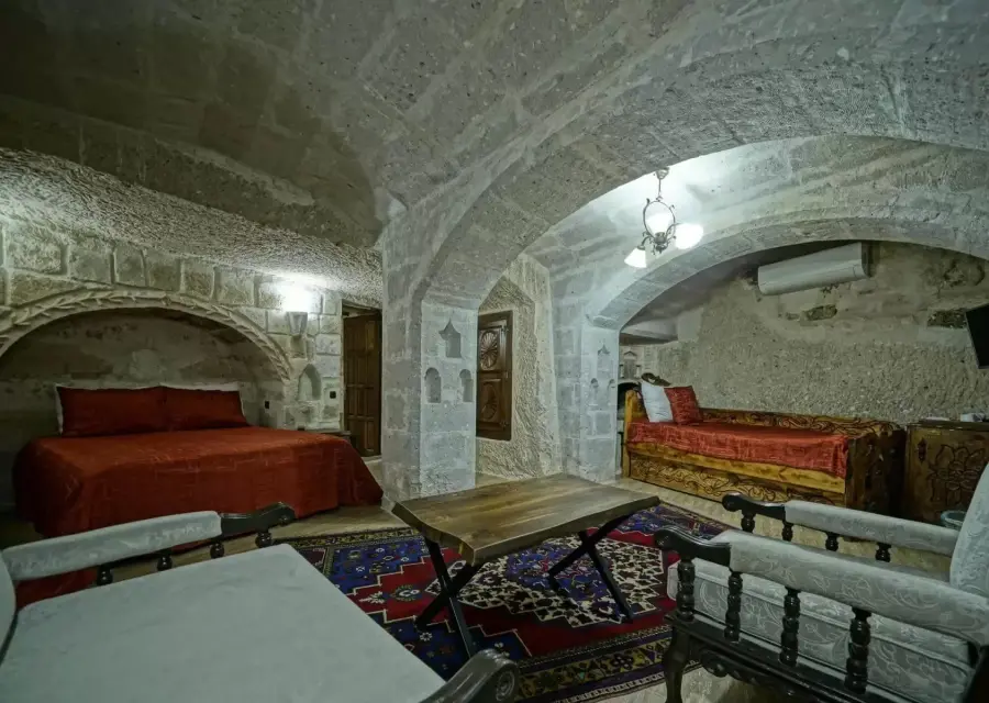 Holiday Cave Hotel