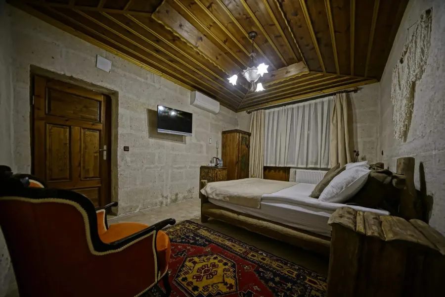 Holiday Cave Hotel