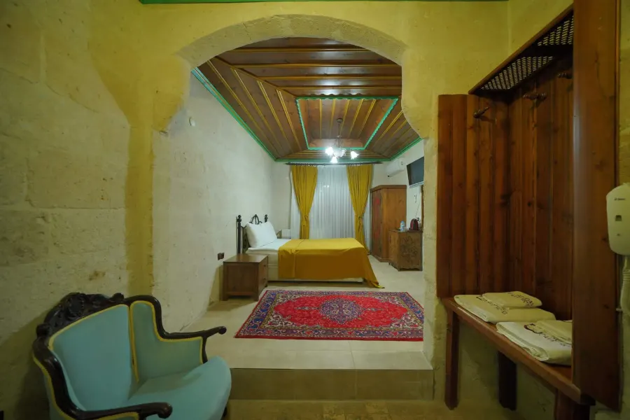 Holiday Cave Hotel
