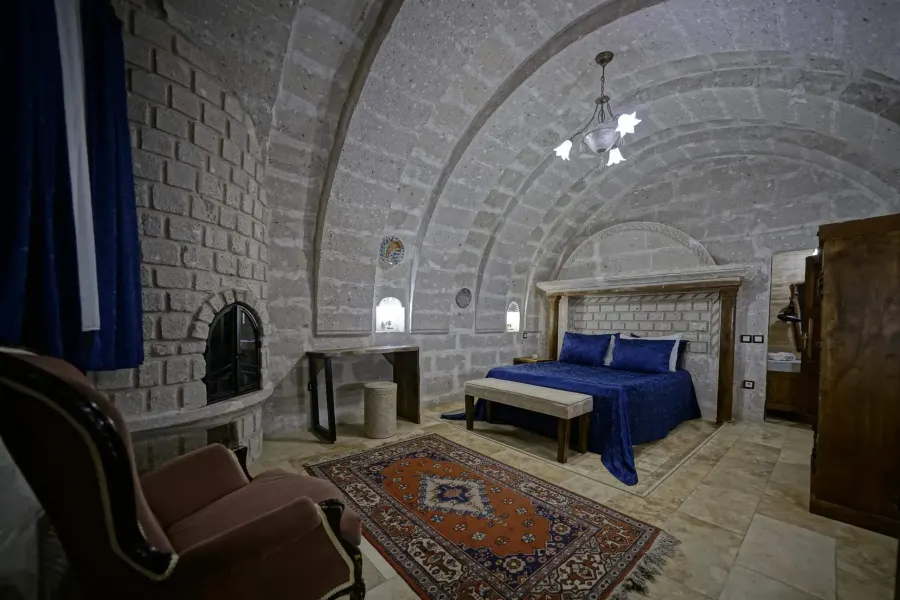 Holiday Cave Hotel