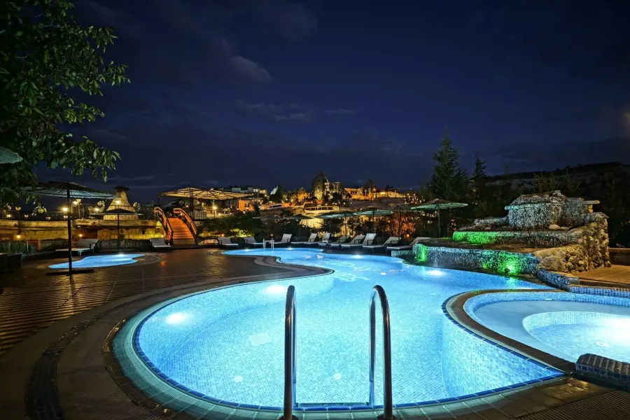 Holiday Cave Hotel
