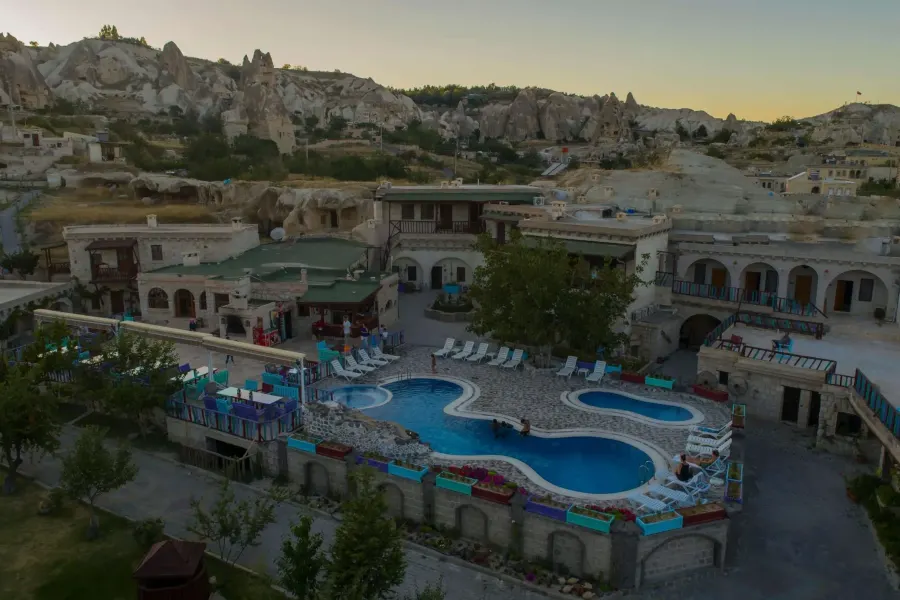 Holiday Cave Hotel