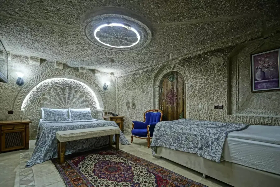 Holiday Cave Hotel