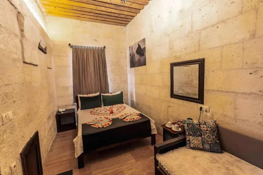 Tafana Cave & Stone Lodge Hotel