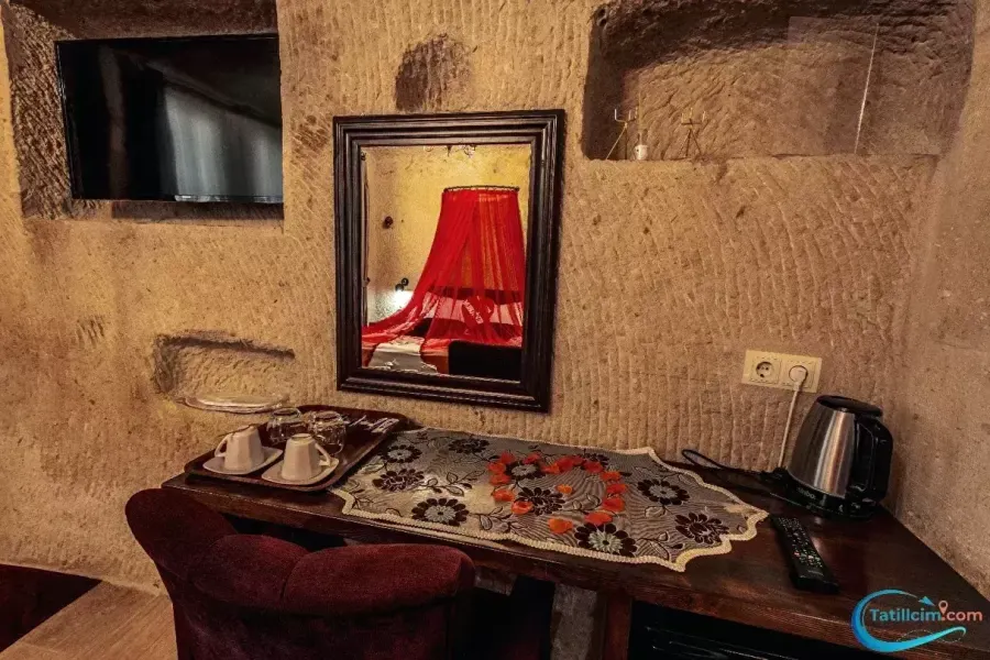 Tafana Cave & Stone Lodge Hotel