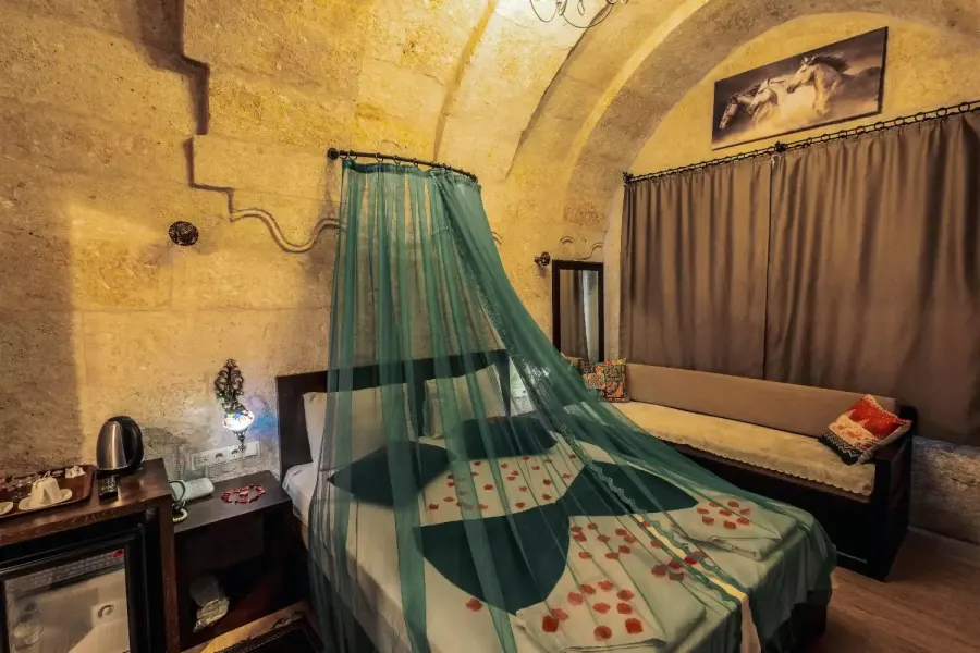 Tafana Cave & Stone Lodge Hotel