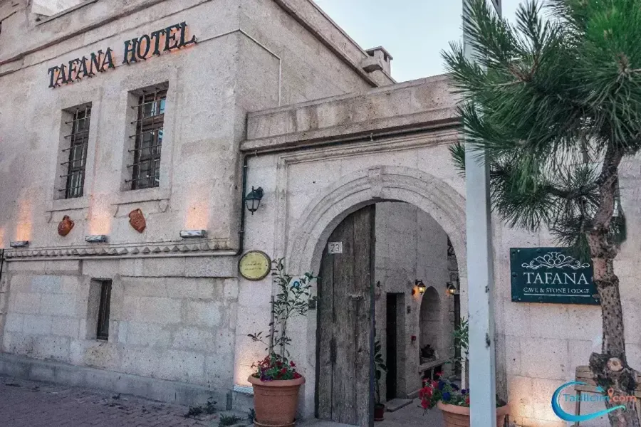 Tafana Cave & Stone Lodge Hotel