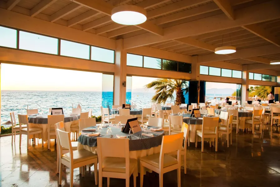 Charisma De Luxe Hotel