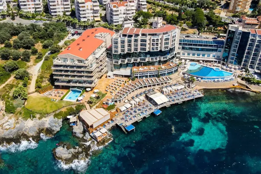 Charisma De Luxe Hotel