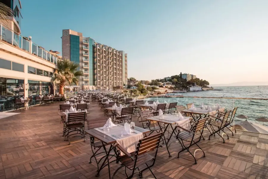 Charisma De Luxe Hotel