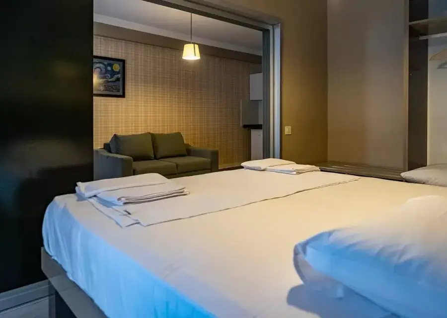 Crowded House Hotel