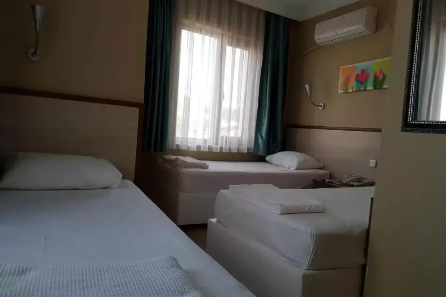 Crowded House Hotel