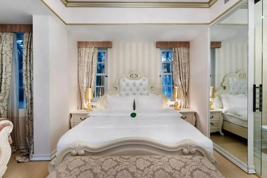 Elegance East Hotel