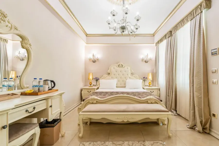 Elegance East Hotel