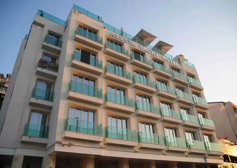 Alesta Yacht Hotel