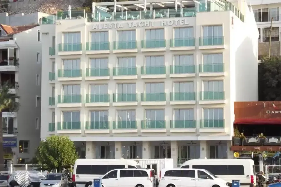 Alesta Yacht Hotel