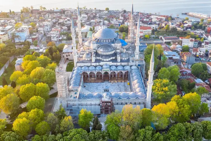 Vista aerea della città con la Moschea Blu a Istanbul