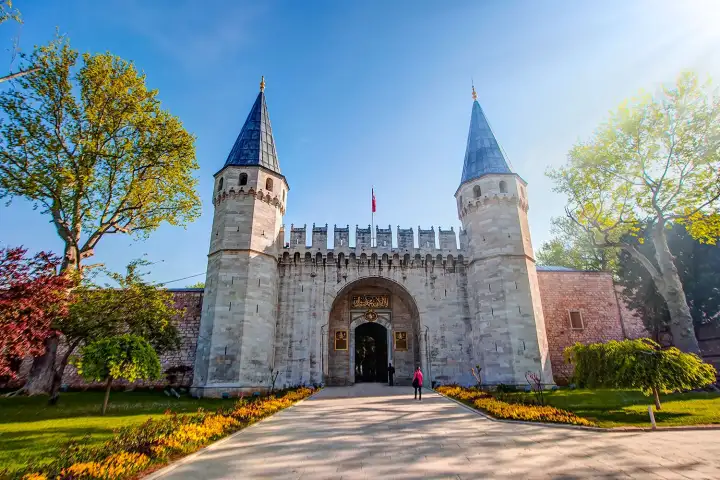 Esterno della porta imperiale del Palazzo Topkapi a Istanbul