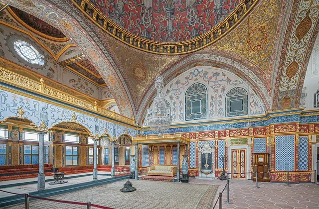 Camera cerimoniale decorata nel Palazzo Topkapi a Istanbul