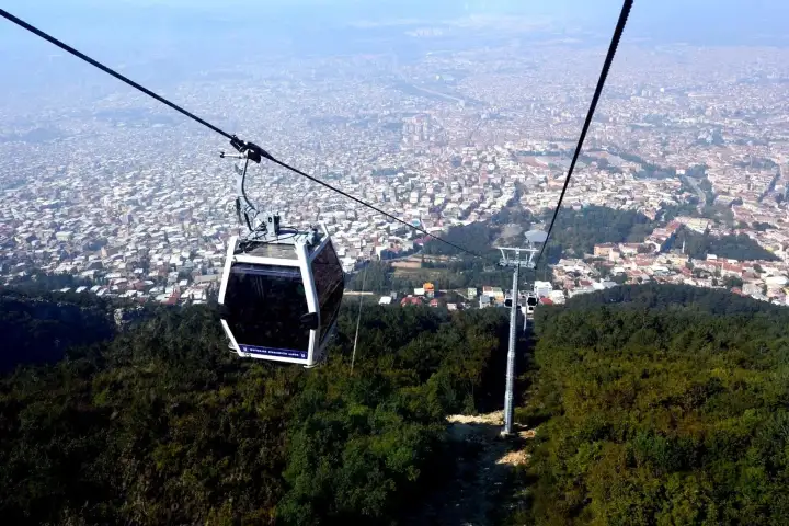 Funivia diretta verso il monte Uludağ
