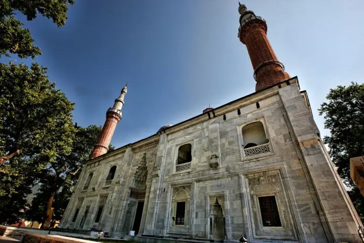 Vista exterior de la Mezquita Verde en Bursa