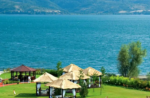 Bungalow sul lago con vista azzurra sul Lago Sapanca