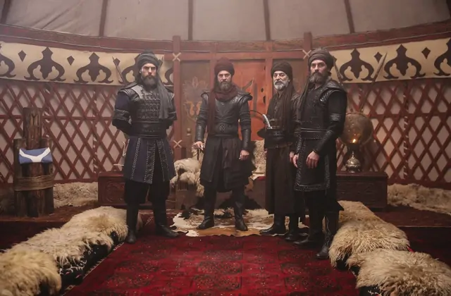 Scena interna della tenda dei guerrieri durante l'Ertugrul Day Tour in Turchia