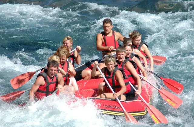 Rafting in famiglia durante il tour combo rafting di Antalya in Turchia