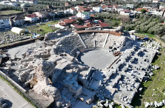 Vista aérea del sitio de excavación del teatro romano en Iznik Turquía