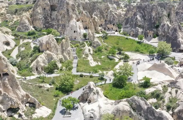 Chiese rupestri con facciate intagliate nel Museo all'Aperto di Göreme, uno dei siti UNESCO più importanti della Cappadocia nel Red Tour.